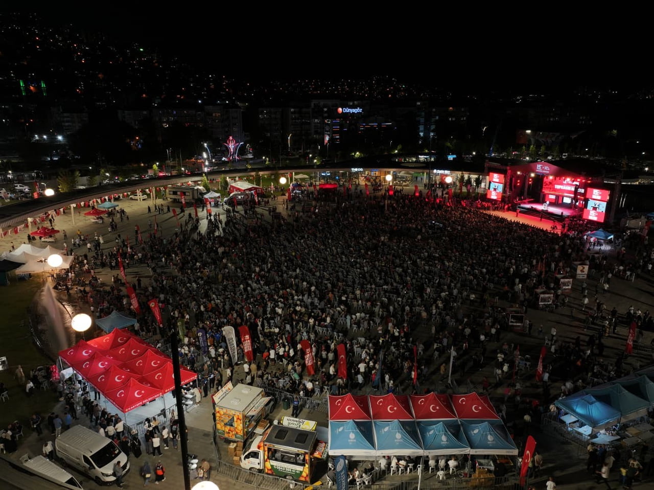 KOCAELİ'DE 15 TEMMUZ DEMOKRASİ VE MİLLİ BİRLİK GÜNÜ ETKİNLİKLERİNİN ADRESİ BU YIL DA ON BİNLERCE...
