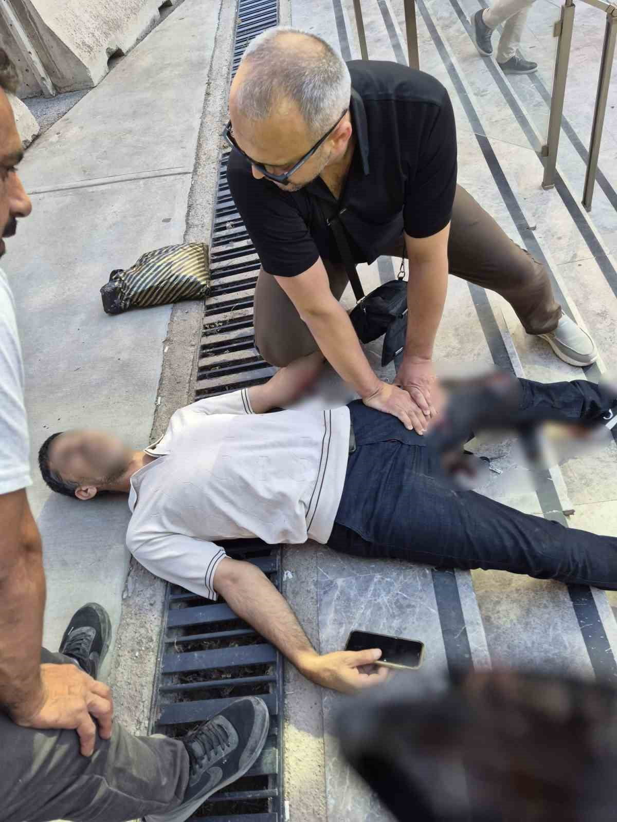 KOCAELİ'DE ALACAK VERECEK MESELESİ NEDENİYLE ÇIKTIĞI İLERİ SÜRÜLEN OLAYDA KASKLI SALDIRGAN, BİR...