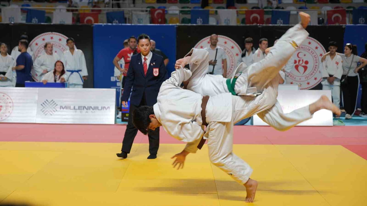 KOCAELİ'DE DÜZENLENEN EMRE YAZGAN ULUSLARARASI JUDO TURNUVASI, 18 ÜLKE VE 34 ŞEHİRDEN BİN 626...