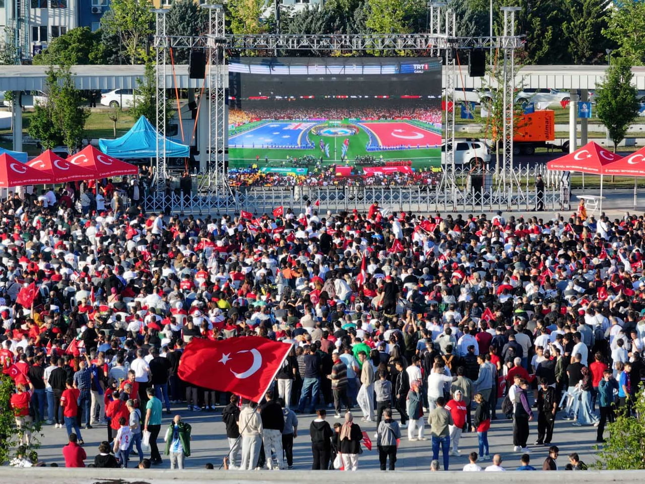KOCAELİ'DE HAYATA GEÇİRİLEN MEYDANLAR, MİLLET BAHÇELERİ VE DOĞAL YAŞAM ALANLARI; KONSERLERDEN...