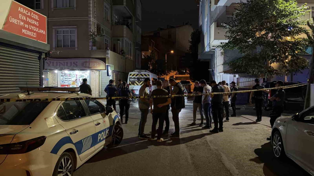 KOCAELİ'DE İKİ GRUP ARASINDA ÇIKAN TARTIŞMA SİLAHLI KAVGAYA DÖNÜŞTÜ. AÇILAN ATEŞTE BİRİ YOLDAN...