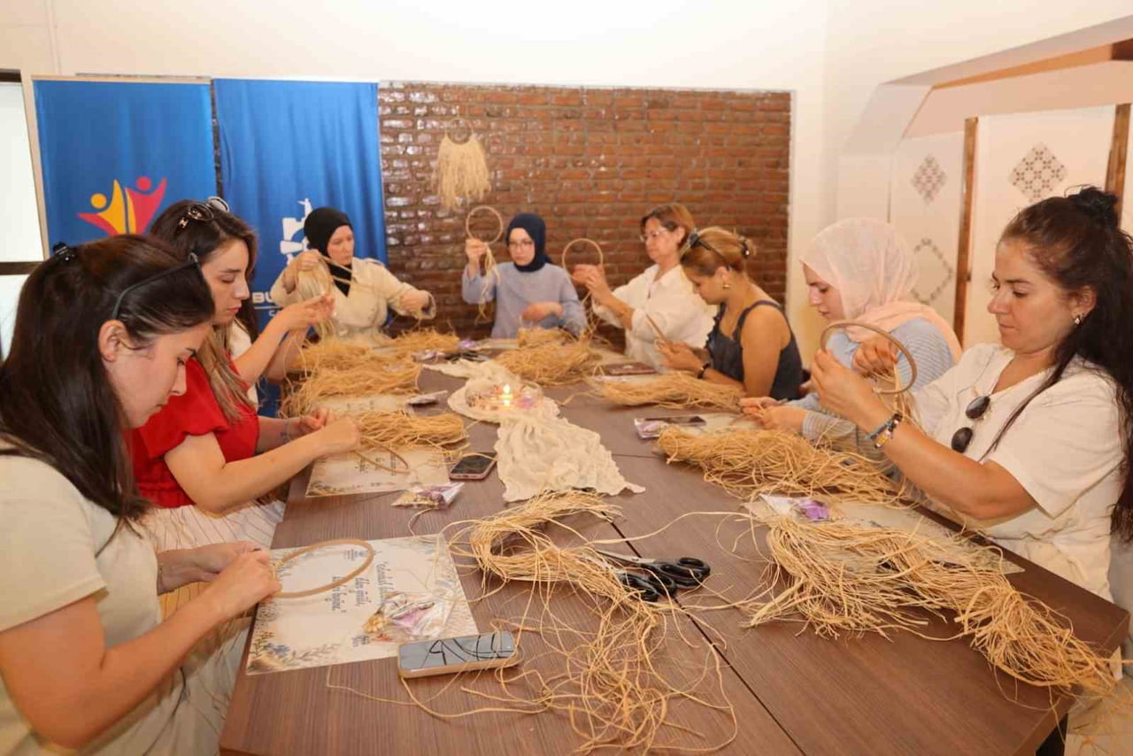 KOCAELİ'DE KADINLARIN SOSYAL HAYATA KATILIMINI ARTIRMAK, EL BECERİLERİNİ GELİŞTİRMEK VE...
