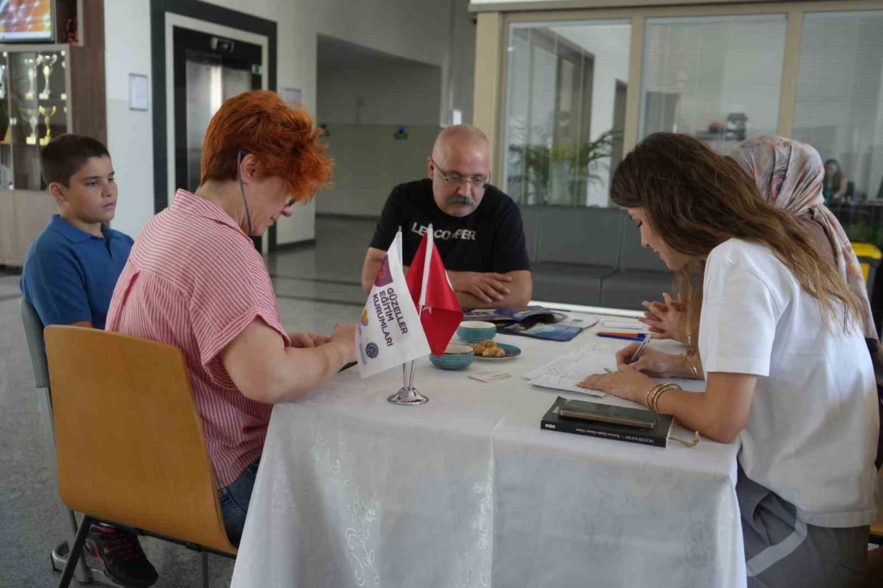 KOCAELİ'DE ÖĞRENCİLERE SANAYİNİN İHTİYAÇ DUYDUĞU ALANLARDA MESLEKİ EĞİTİM SUNAN ÖZEL ADEM CEYLAN...