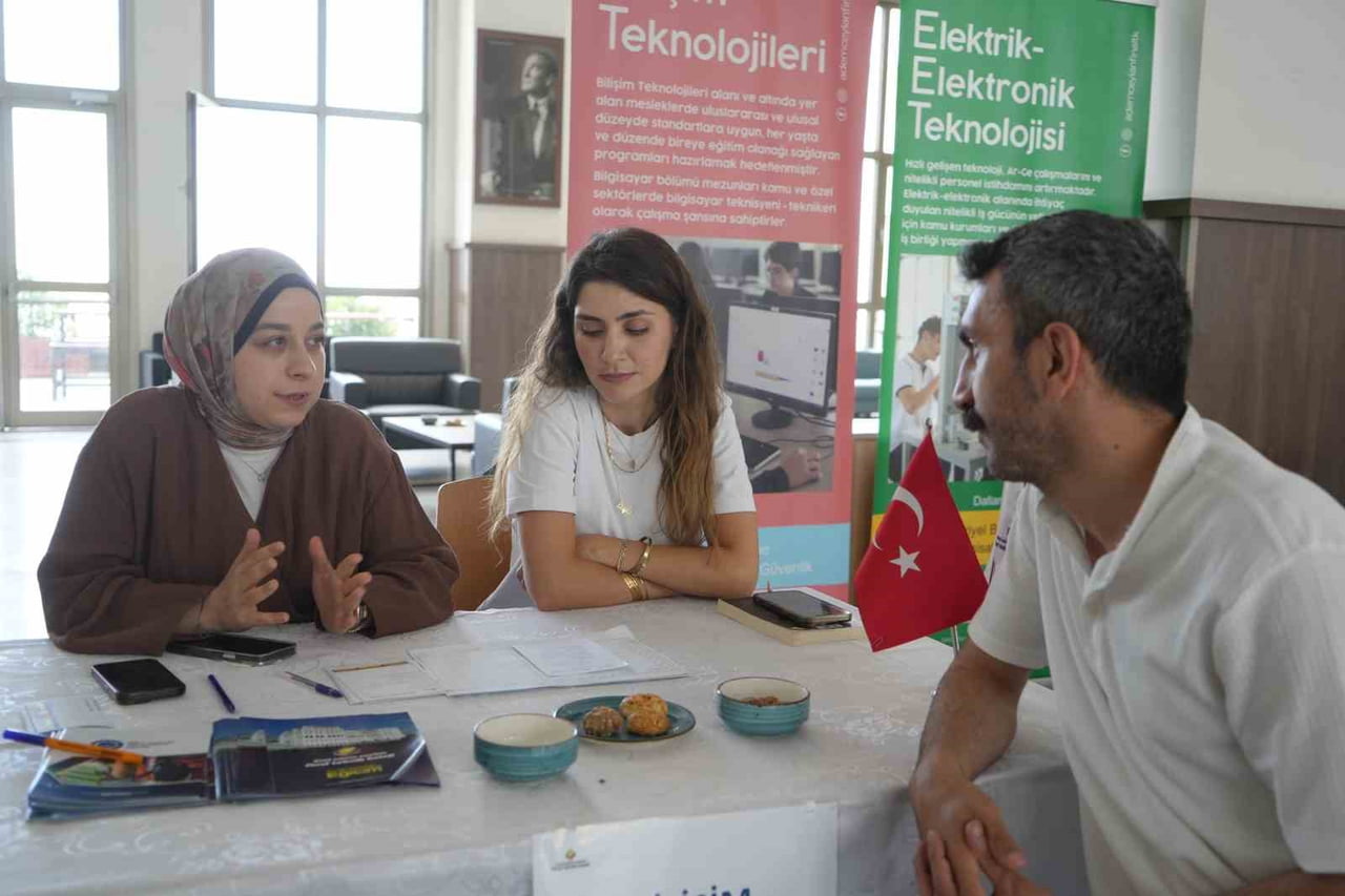 KOCAELİ'DE ÖĞRENCİLERE SANAYİNİN İHTİYAÇ DUYDUĞU ALANLARDA MESLEKİ EĞİTİM SUNAN ÖZEL ADEM CEYLAN...