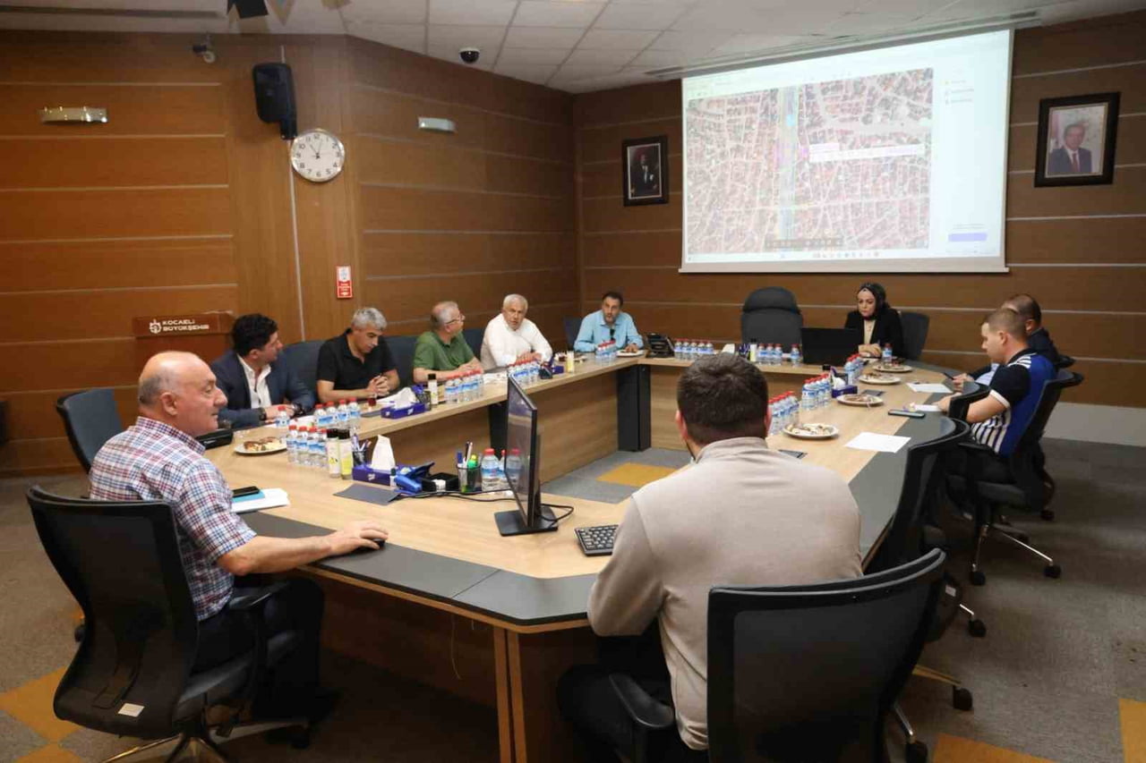 KOCAELİ'DE TOPLU TAŞIMA ARAÇLARINA YÖNELİK GERÇEKLEŞTİRİLEN DENETİMLERDE, KURALLARA UYMADIĞI...