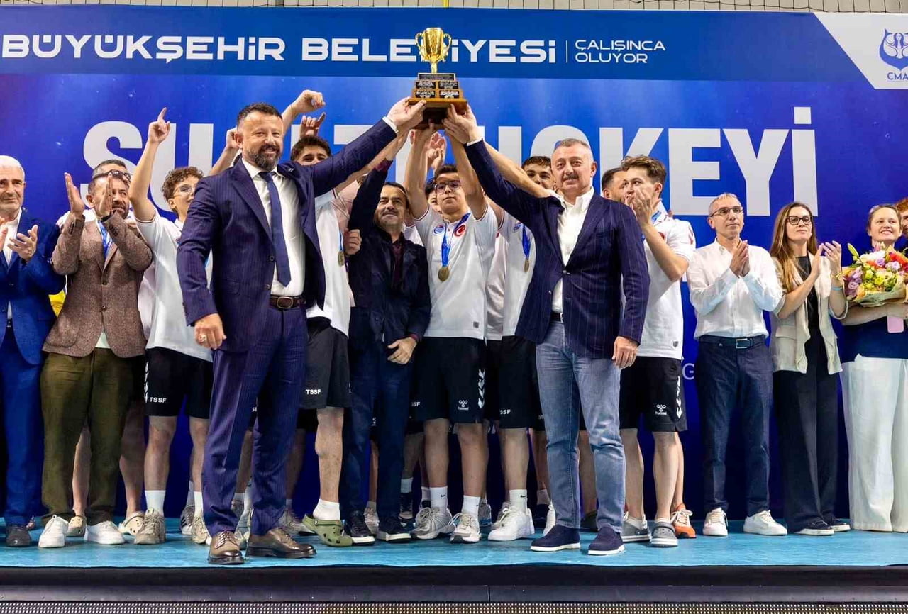 KOCAELİ'NİN EV SAHİPLİĞİNDE 12 ÜLKEDEN 520 SPORCUNUN KATILIMIYLA DÜZENLENEN SUALTI HOKEYİ DÜNYA...
