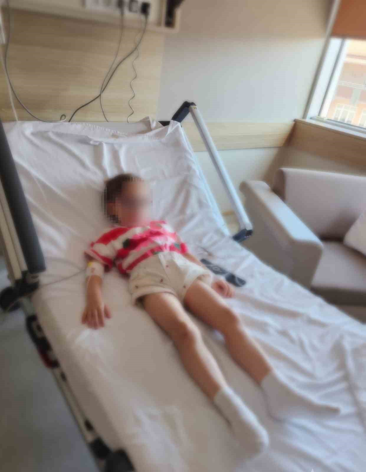 KOCAELİ'NİN GÖLCÜK İLÇESİNDE EĞİTİM GÖRDÜĞÜ ÖZEL ANAOKULUNUN OYUN ALANINDA BULUNAN FARE ZEHRİYLE...