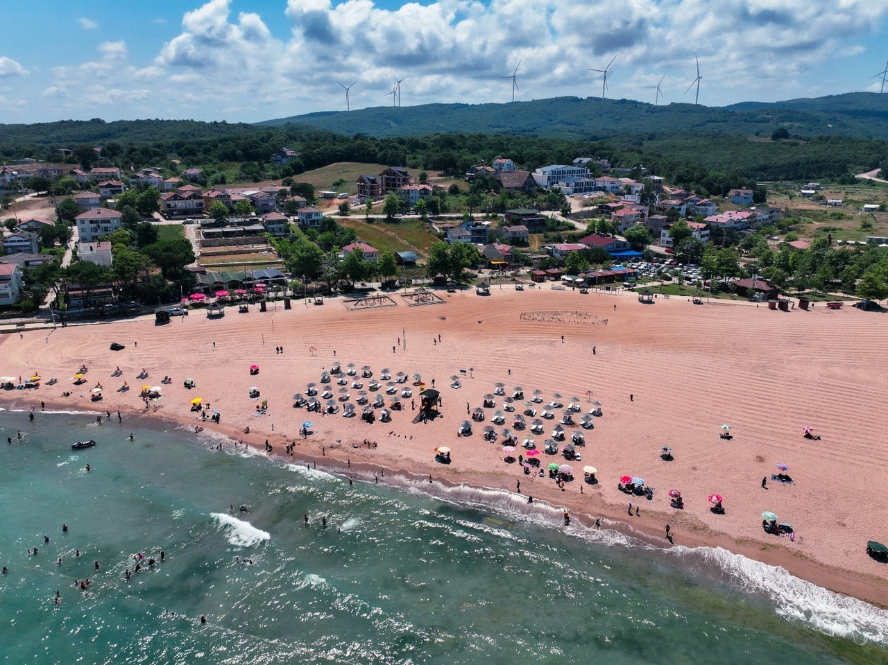 KOCAELİ'NİN KANDIRA İLÇESİNDE OLUMSUZ HAVA VE DENİZ ŞARTLARI NEDENİYLE 5 PLAJ DIŞINDAKİ TÜM...