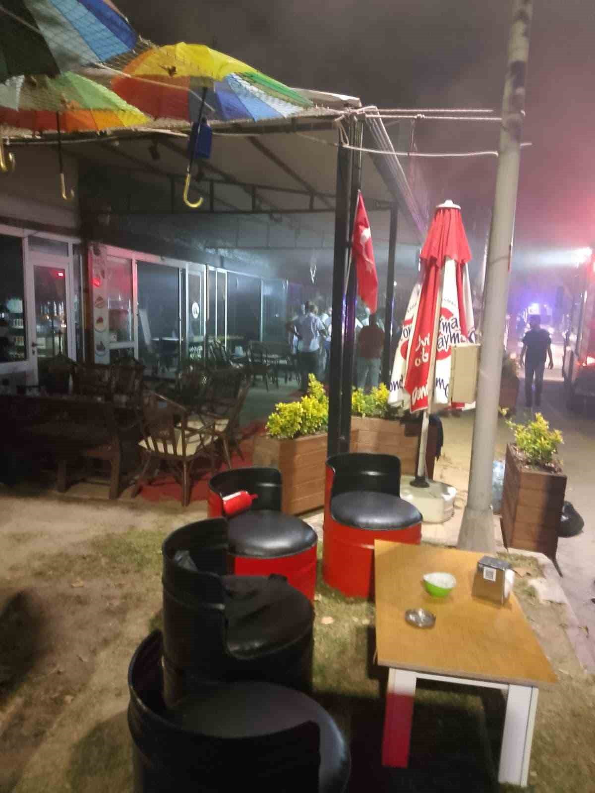 KOCAELİ'NİN KÖRFEZ İLÇESİNDE BİR KAFENİN MUTFAK BÖLÜMÜNDE ÇIKAN YANGIN HASARA YOL AÇTI.