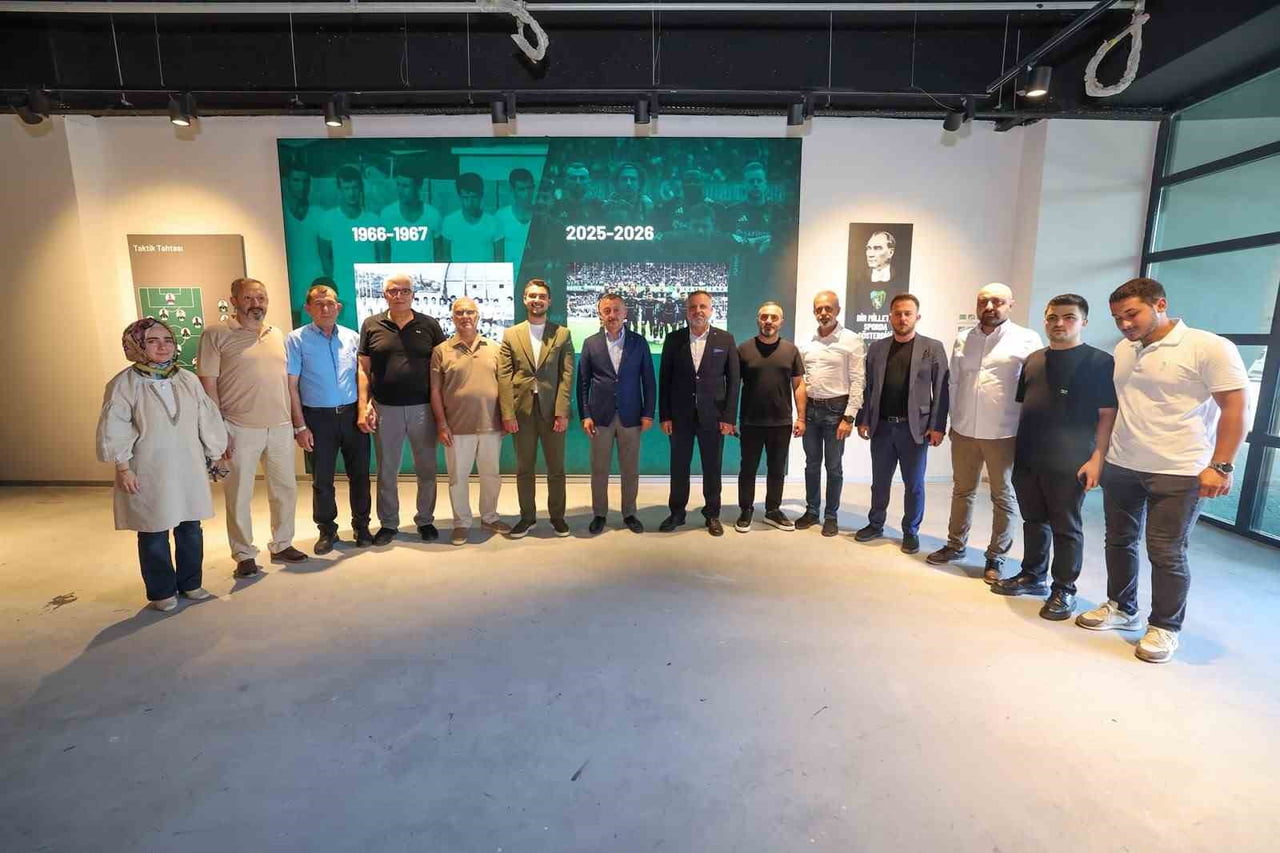 KOCAELİ BÜYÜKŞEHİR BELEDİYE BAŞKANI TAHİR BÜYÜKAKIN, KOCAELİSPOR'UN TARİHİNİ KORUMAK VE GELECEK...
