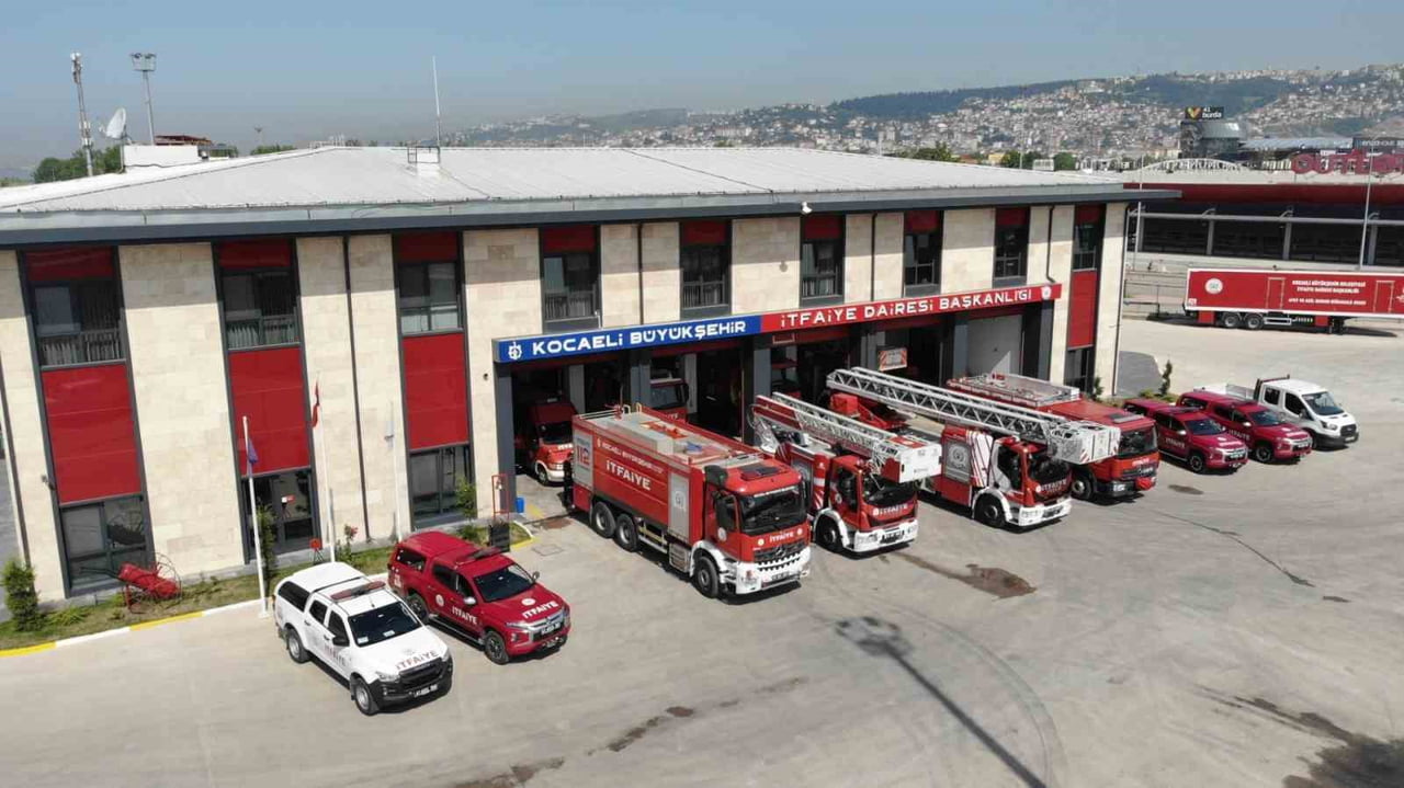 KOCAELİ BÜYÜKŞEHİR BELEDİYESİ İTFAİYE DAİRESİ BAŞKANLIĞI EKİPLERİ, YAZ AYLARINDA ARTAN ORMAN...