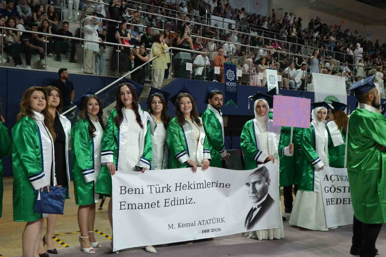KOCAELİ SAĞLIK VE TEKNOLOJİ ÜNİVERSİTESİ'NİN 2025-2026 EĞİTİM-ÖĞRETİM YILI MEZUNİYET TÖRENİNDE...