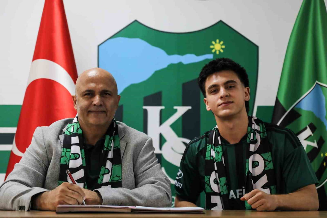 KOCAELİSPOR, FENERBAHÇE ALTYAPISINDA YETİŞEN VE GEÇTİĞİMİZ SEZONUN DEVRE ARASINDA SAKARYASPOR'A...