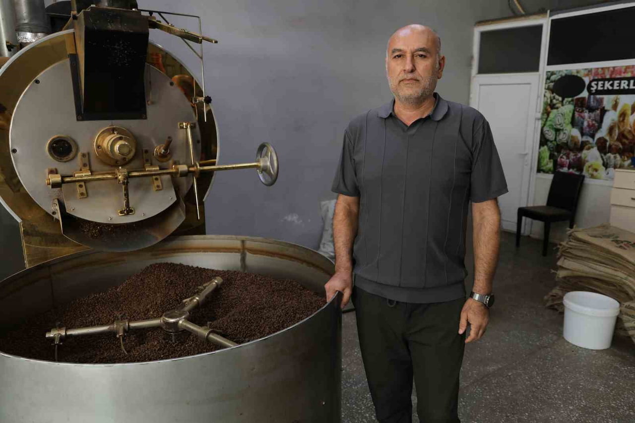 KOÇAK, "BU ŞAHIS İÇERİSİNDE KAHVE VARKEN KAHVE KAVURMA MAKİNEME ZARAR VERDİ. AYRICA ELEKTRİK...