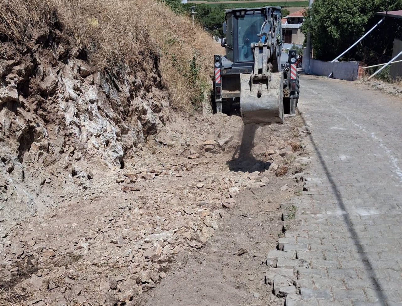 KOÇARLI BELEDİYESİ, ULAŞIMI DAHA GÜVENLİ VE KONFORLU HALE GETİRMEK AMACIYLA ŞAHİNCİLER...