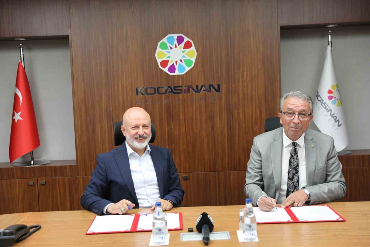 KOCASİNAN BELEDİYE BAŞKANI AHMET ÇOLAKBAYRAKDAR İLE KAYSERİ BARO BAŞKANI MURAT TOLGA ÖZSOY...