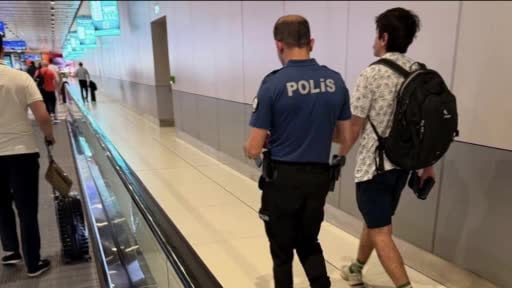 Komedyen Deniz Göktaş gözaltına alındı