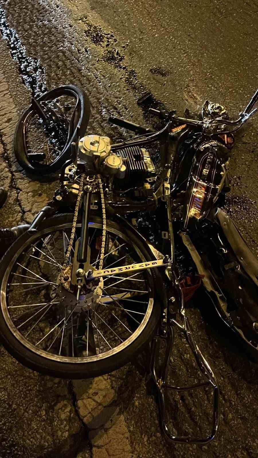 KONTROLDEN ÇIKAN MOTOSİKLET TIRIN ALTINA GİRDİ, SÜRÜCÜSÜ HAYATINI KAYBETTİ