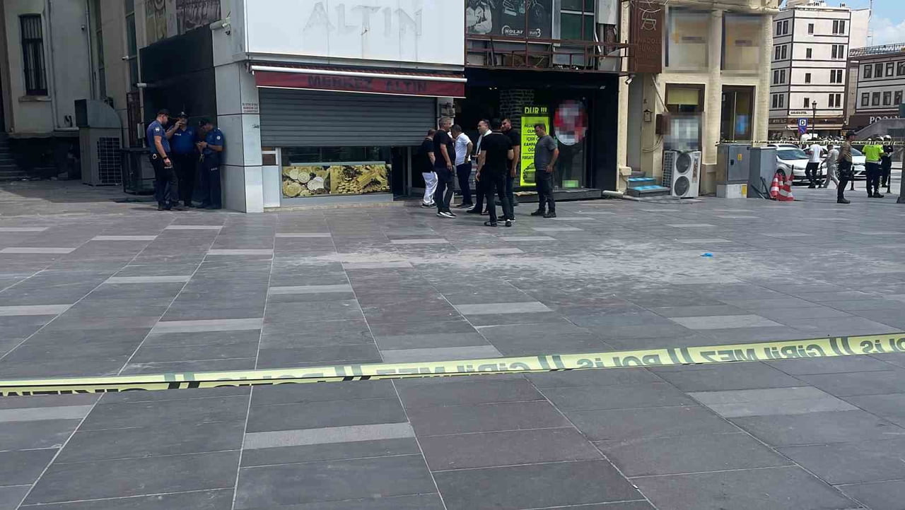 KONYA'DA ARALARINDA ALACAK VERECEK MESELESİ OLAN KİŞİ TARAFINDAN TABANCAYLA VURULAN KUYUMCU TEDAVİ...