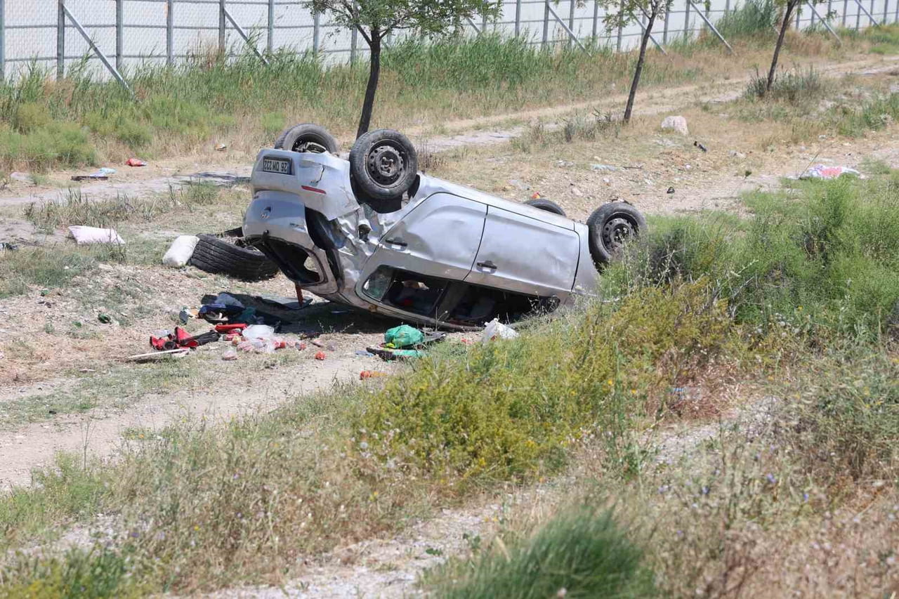 KONYA'DA SEYİR HALİNDEKİ OTOMOBİLİN ŞARAMPOLE TAKLA ATMASI SONUCU MEYDANA GELEN KAZADA 8 YAŞINDAKİ...