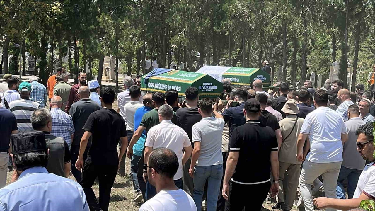 KONYA'DA TİCARİ TAKSİNİN ÇARPMASI SONUCU HAYATINI KAYBEDEN ANNE VE KIZI SON YOLCULUKLARINA...