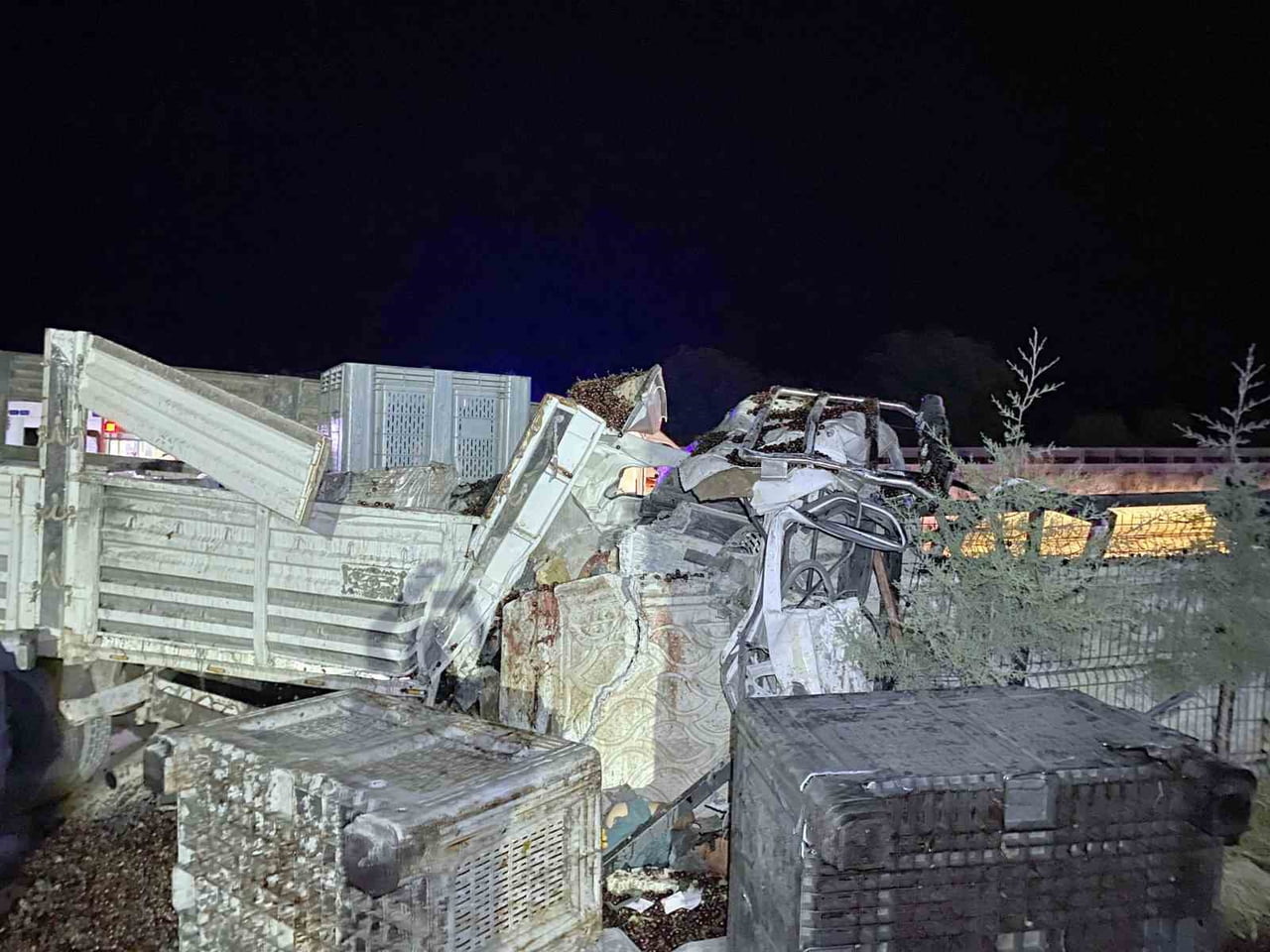 KONYA'NIN AKŞEHİR İLÇESİ YAKINLARINDA MEYDANA GELEN TRAFİK KAZASINDA, TRAKTÖRE ÇARPTIKTAN SONRA...