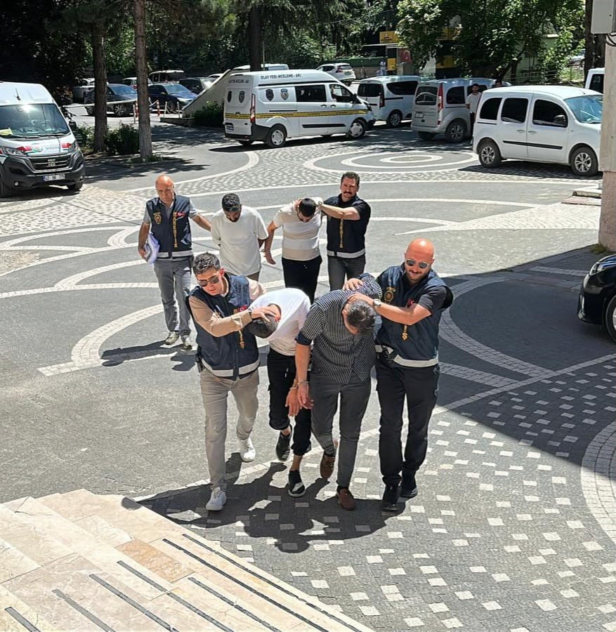 KONYA'NIN AKŞEHİR İLÇESİNDE POLİS EKİPLERİNCE DÜZENLENEN UYUŞTURUCU OPERASYONUNDA GÖZALTINA ALINAN...
