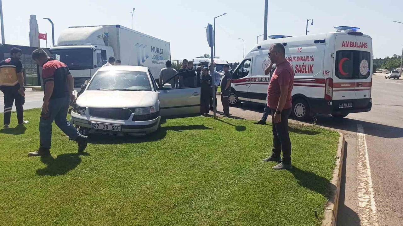 KONYA'NIN SEYDİŞEHİR İLÇESİNDE OTOMOBİL İLE KAMYONUN ÇARPIŞMASI SONUCU 3 KİŞİ...