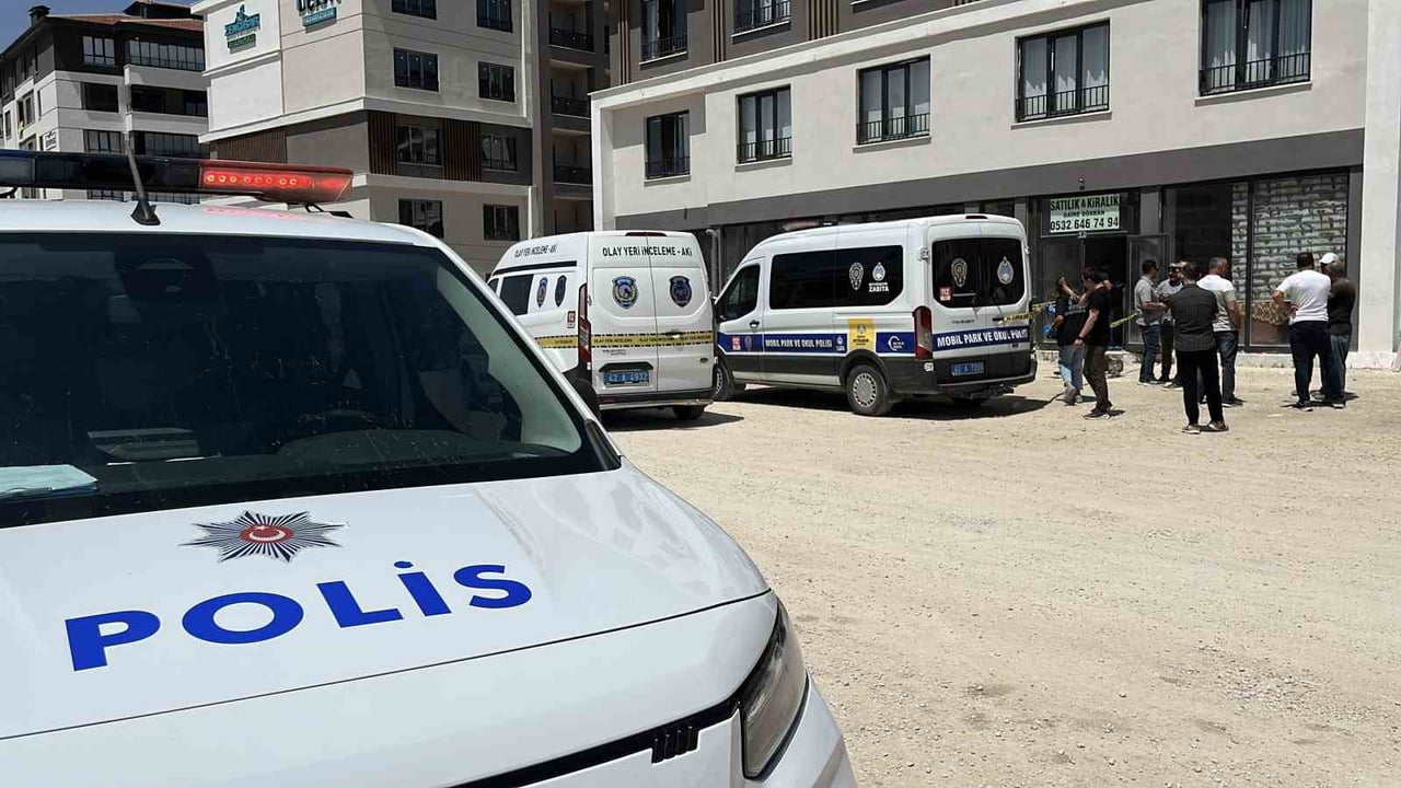 KONYA’DA ALACAK VERECEK MESELESİ NEDENİYLE ÇIKAN KAVGADA BİR KİŞİ BACAĞINDAN VURULARAK...