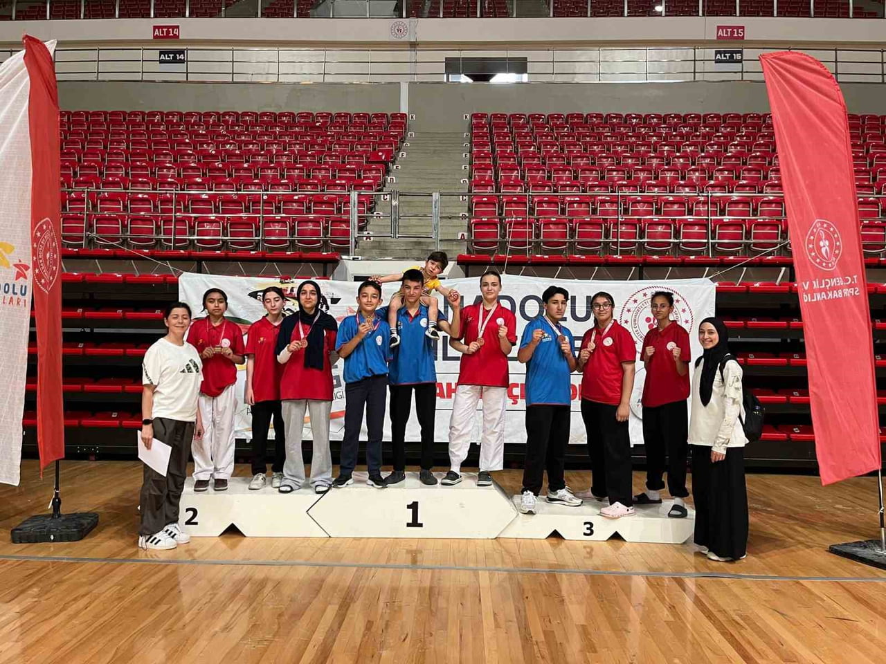 KONYA’DA DÜZENLENEN ANADOLU YILDIZLAR LİGİ KARATE 1. ETAP 4. GRUP MÜSABAKALARINDA MÜCADELE EDEN...