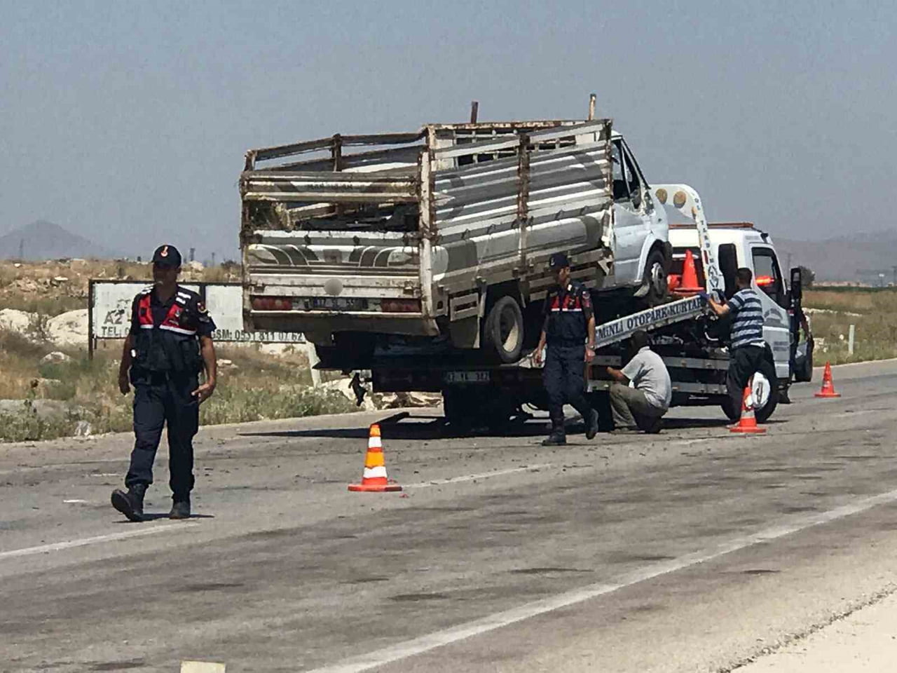 KONYA’NIN EREĞLİ İLÇESİNDE KAMYONETLERİN ÇARPIŞTIĞI KAZADA, HER İKİ SÜRÜCÜDE...
