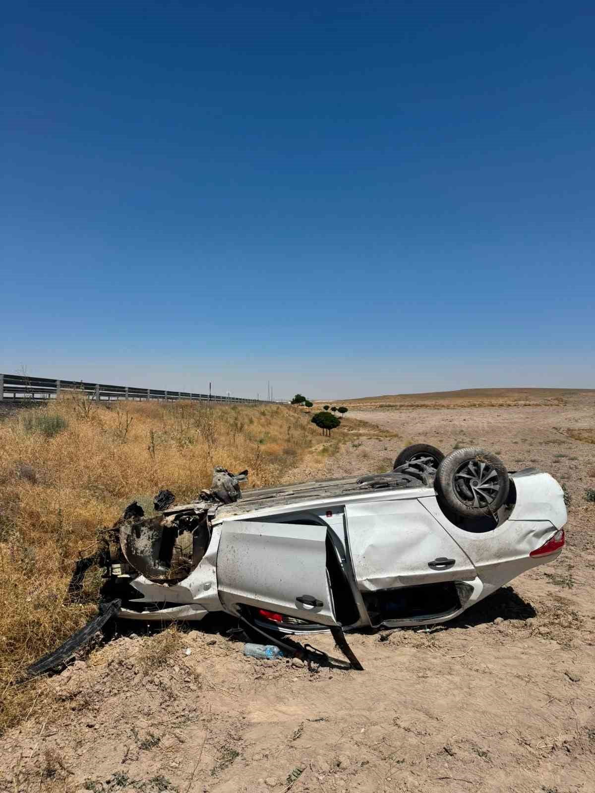 KONYA’NIN EREĞLİ İLÇESİNDE KONTROLDEN ÇIKAN OTOMOBİLİN  BARİYERLERE ÇARPARAK TAKLA ATMASI SONUCU 5...
