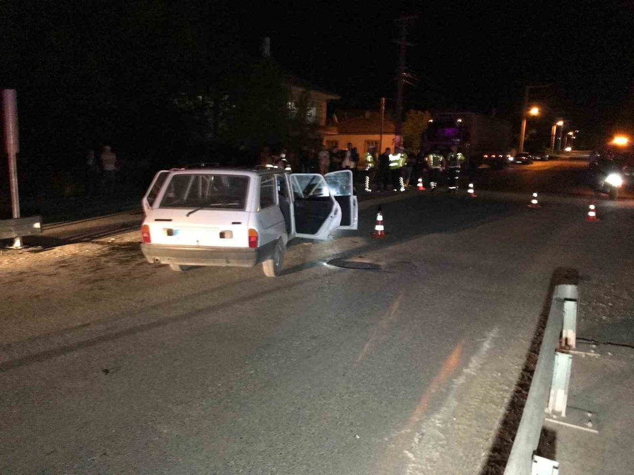KONYA’NIN EREĞLİ İLÇESİNDE OTOMOBİL İLE MOTOSİKLETİN ÇARPIŞMASI SONUCU MEYDANA GELEN TRAFİK...