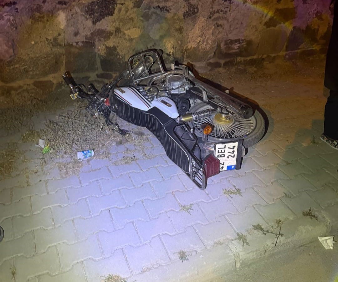 KONYA’NIN KARAPINAR İLÇESİNDE MEYDANA GELEN TRAFİK KAZASINDA İKİ KİŞİ YARALANDI.