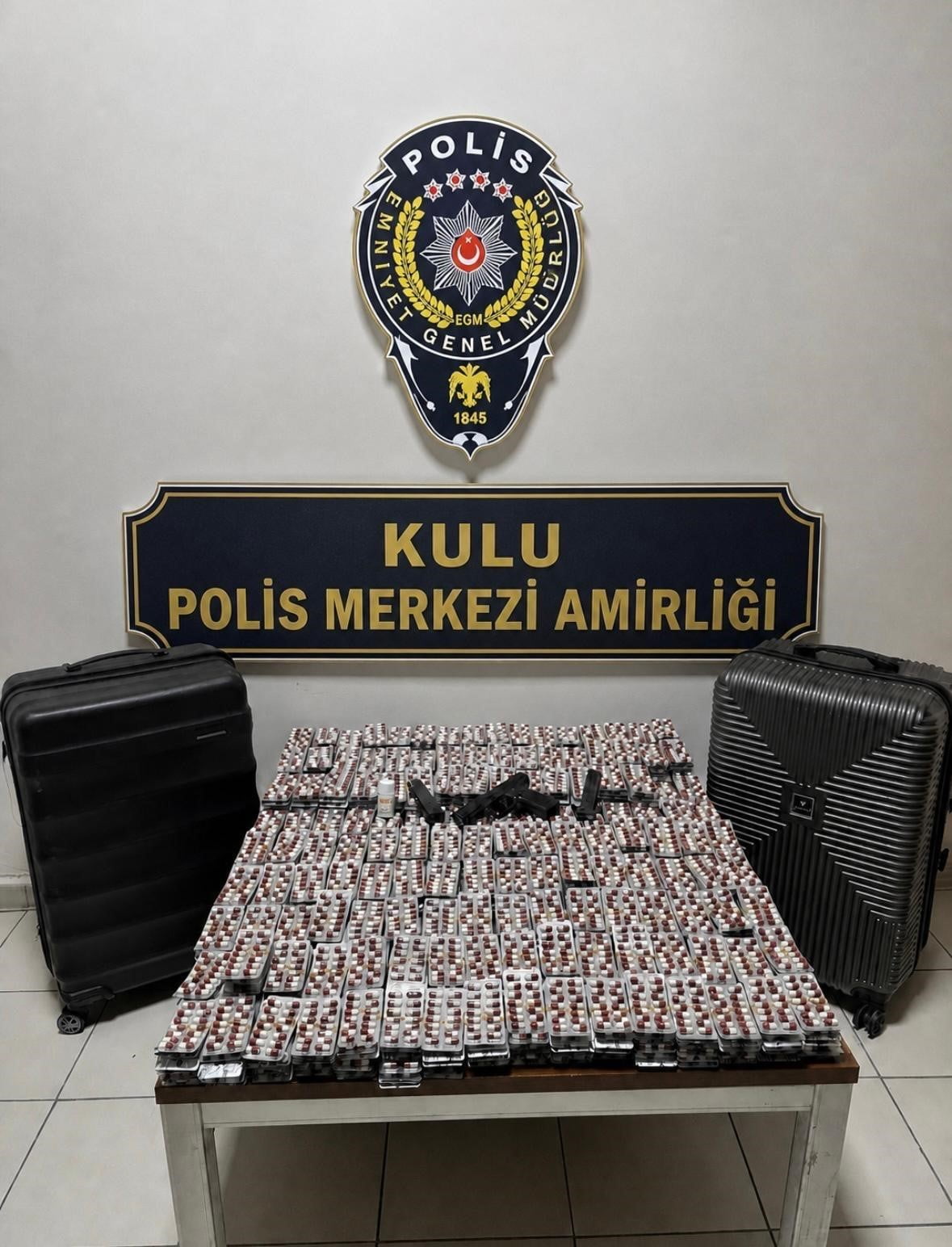 KONYA’NIN KULU İLÇESİNDE SON 6 AY İÇERİSİNDE 4 ARAÇTA YAPILAN ARAMADA YÜKLÜ MİKTARDA UYUŞTURUCU...