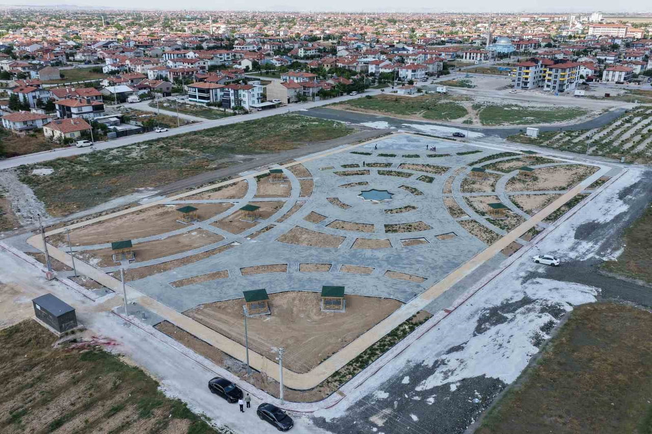 KONYA’NIN MERKEZ MERAM İLÇE BELEDİYE BAŞKANI MUSTAFA KAVUŞ, İLÇEDE YAPIMI DEVAM EDEN ÜÇ BÜYÜK PARK...