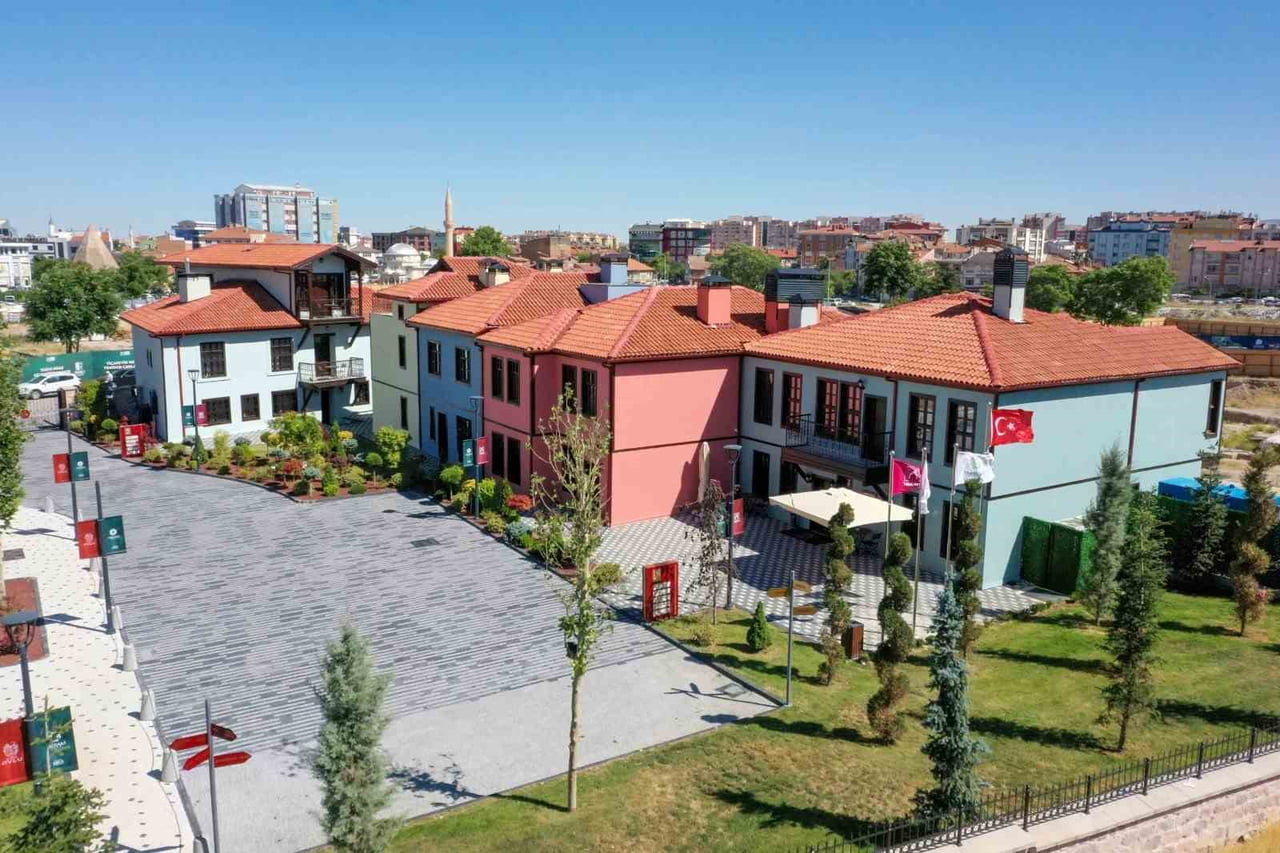 KONYA’NIN MERKEZ MERAM İLÇE BELEDİYESİNİN DEV DÖNÜŞÜM PROJESİ SURİÇİ ÇARŞISI'NIN EN DİKKAT ÇEKİCİ...