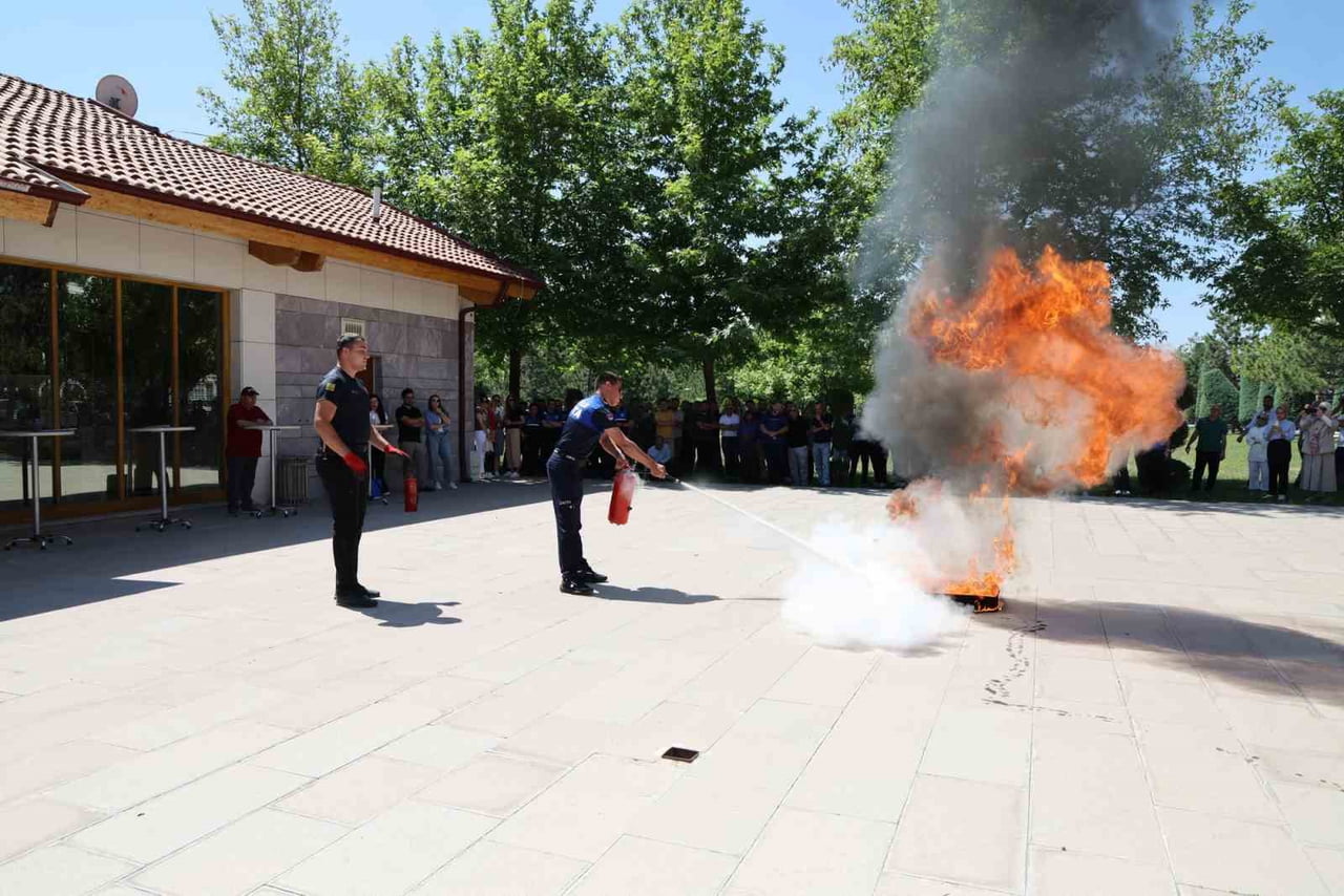 KONYA’NIN MERKEZ SELÇUKLU İLÇE BELEDİYESİ, OLASI AFET VE ACİL DURUMLARA KARŞI ÇALIŞANLARININ...