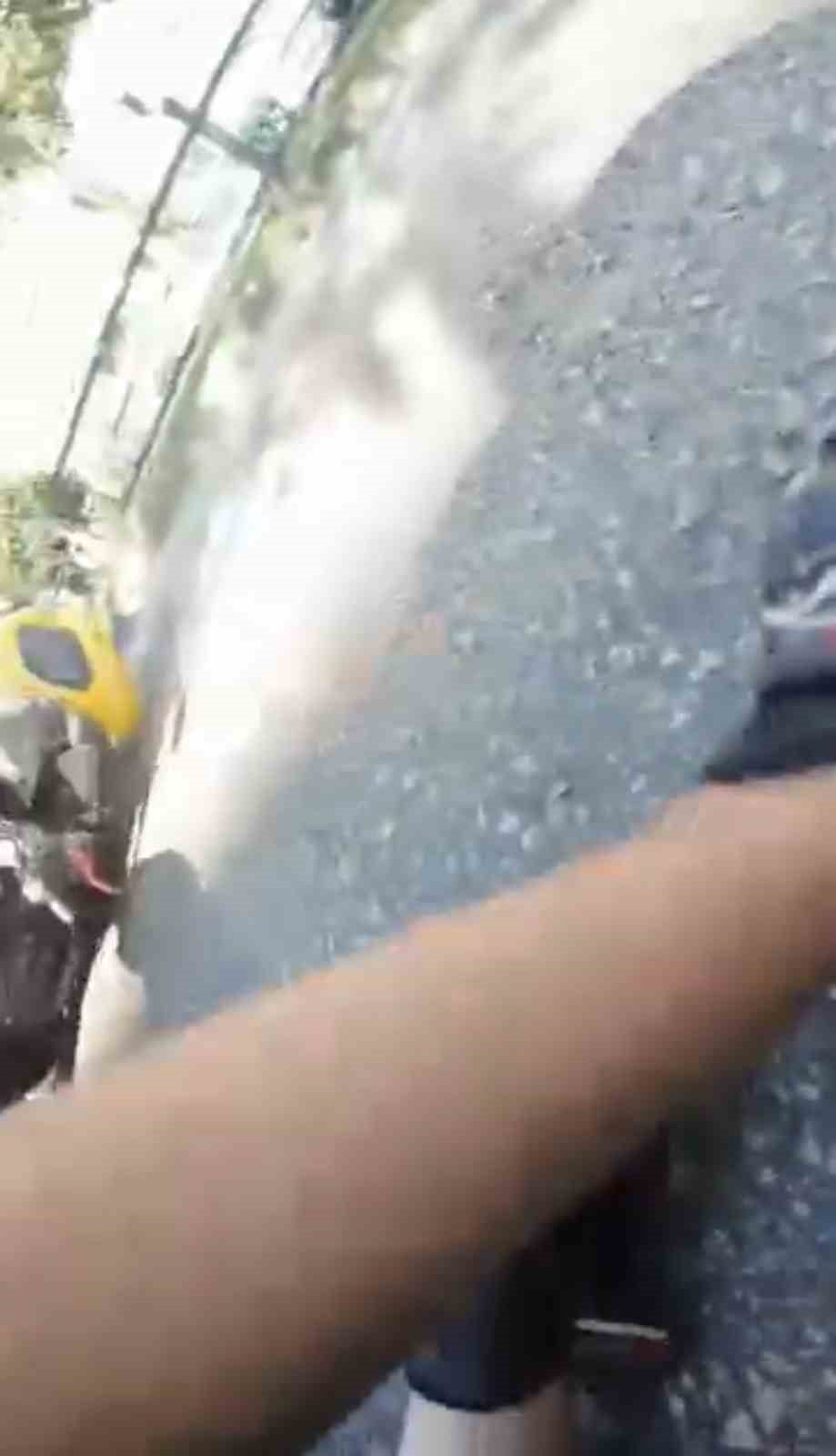 KÖR NOKTADA KALAN YAYAYA MOTOSİKLET ÇARPTI, O ANLAR KASK KAMERASINDA