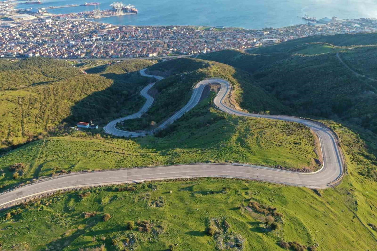 KÖRFEZ'İN ULAŞIM ALTYAPISINI GÜÇLENDİRECEK İLİMTEPE BAĞLANTI YOLU 2. ETAP PROJESİ'NDE SÖZLEŞME...
