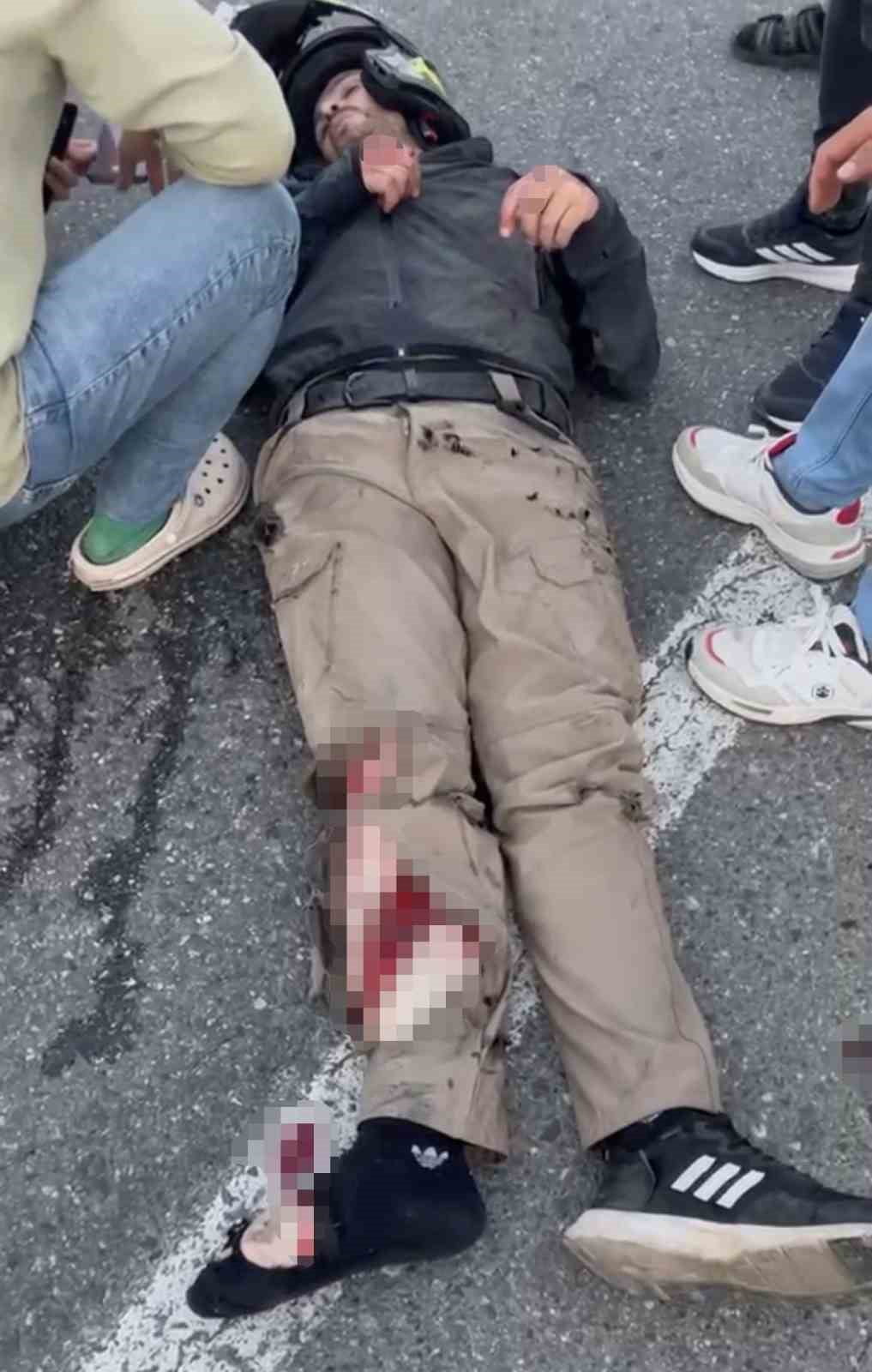 KORHAN YAYLASI YOLUNDA MOTOSİKLET BARİYERLERE ÇARPTI: 2 GENÇ AĞIR YARALANDI