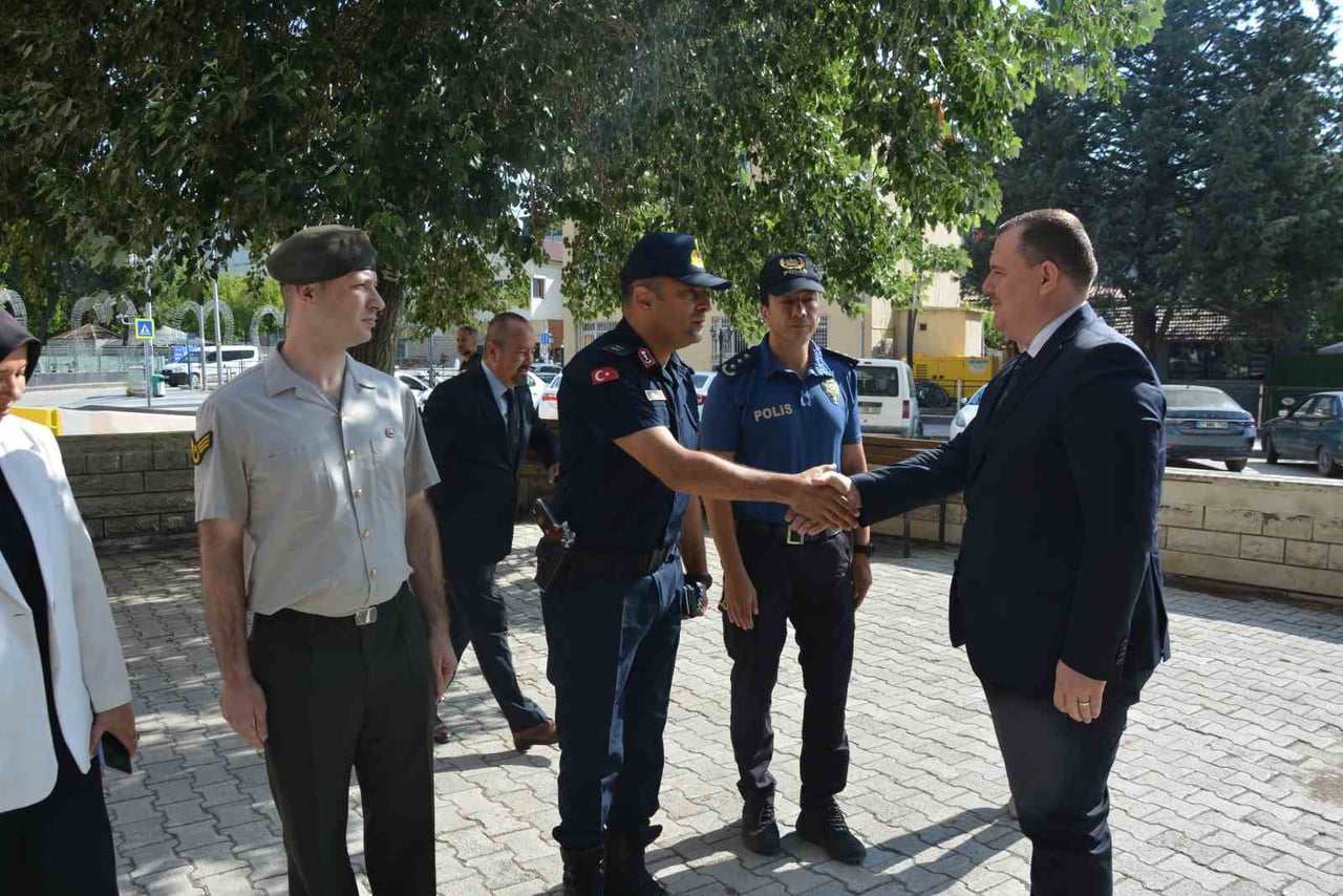 KORKUTELİ KAYMAKAMI ONUR YILMAZER GÖREVE BAŞLADI.