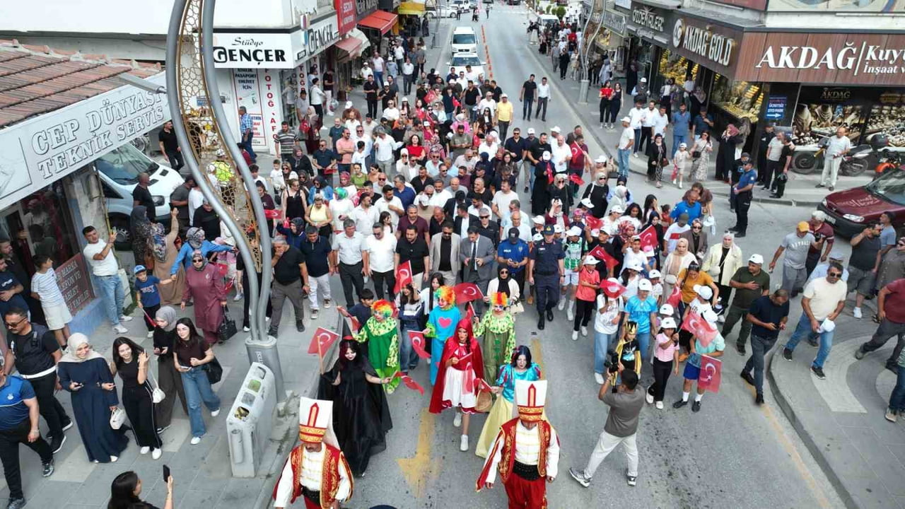 KORTEJ YÜRÜYÜŞÜ