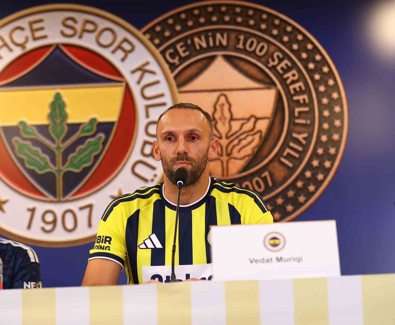 KOSOVALI FUTBOLCU VEDAT MURİQİ BASIN MENSUPLARININ SORULARINI YANITLADI.