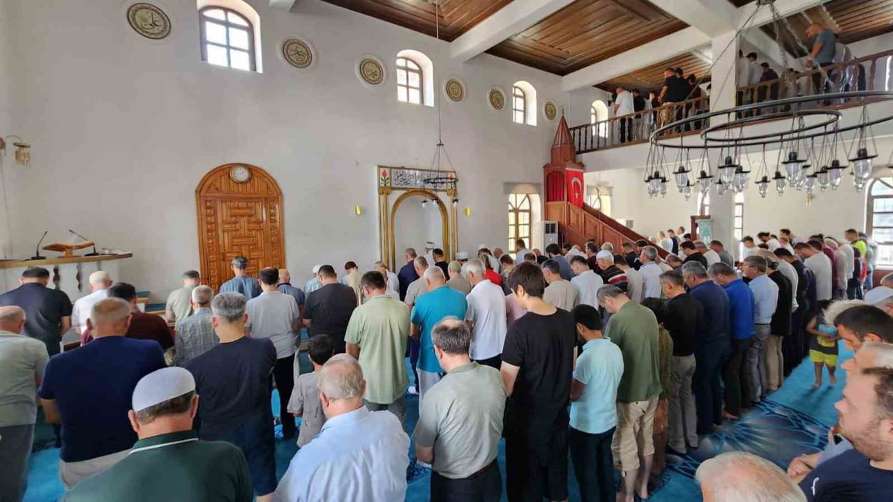 KÖYCEĞİZ’DE 15 TEMMUZ’UN 10. YILDÖNÜMÜNDE ŞEHİTLER DUALARLA ANILDI