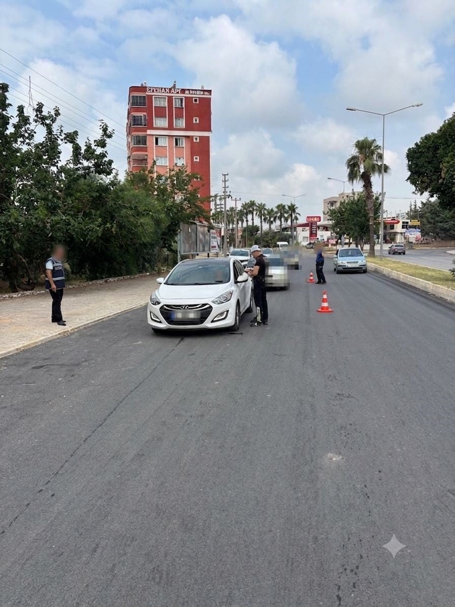 KOZAN İLÇE EMNİYET MÜDÜRLÜĞÜ GÜVEN UYGULAMALARINDA İLÇEDE ÇOK SAYIDA ARACA İDARİ PARA CEZASI...