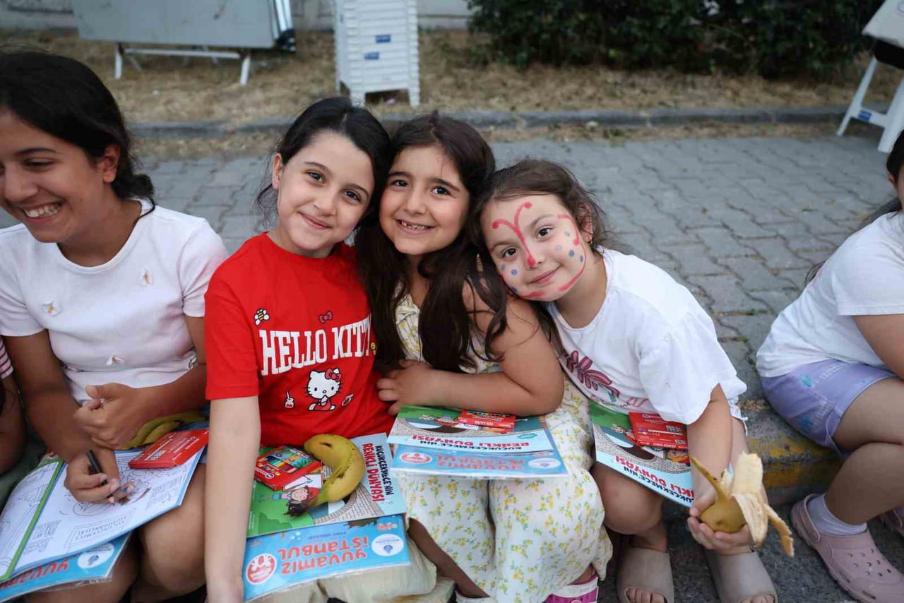 KÜÇÜKÇEKMECE’DE BU YIL ÜÇÜNCÜSÜ DÜZENLENEN VE KUŞAKTAN KUŞAĞA AKTARILAN SOKAK OYUNLARINI...