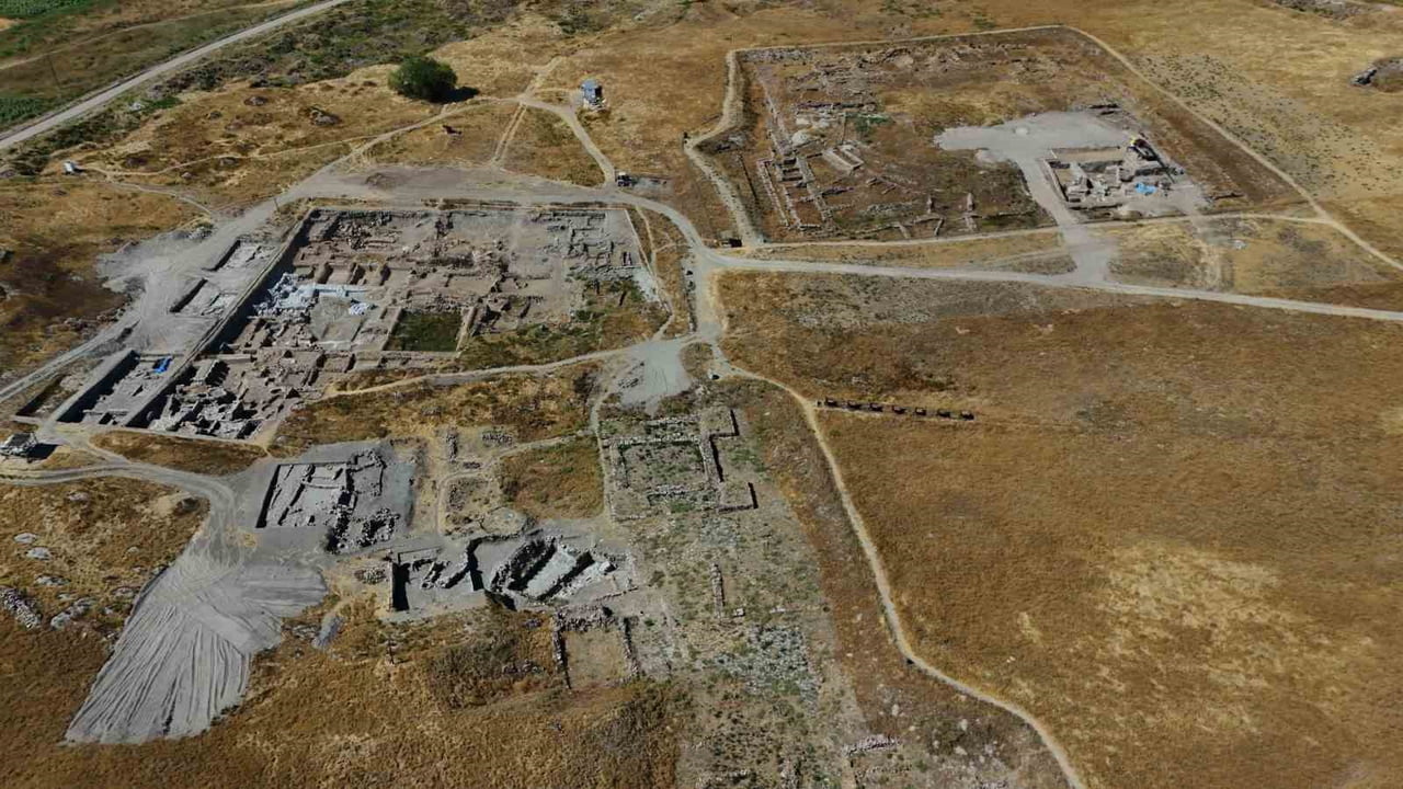 KULAKOĞLU; KÜLTEPE KAZILARINDA ELDE EDİLEN ARKEOLOJİK BULGULARIN, KAYSERİ VE ÇEVRESİNİN BİNLERCE...
