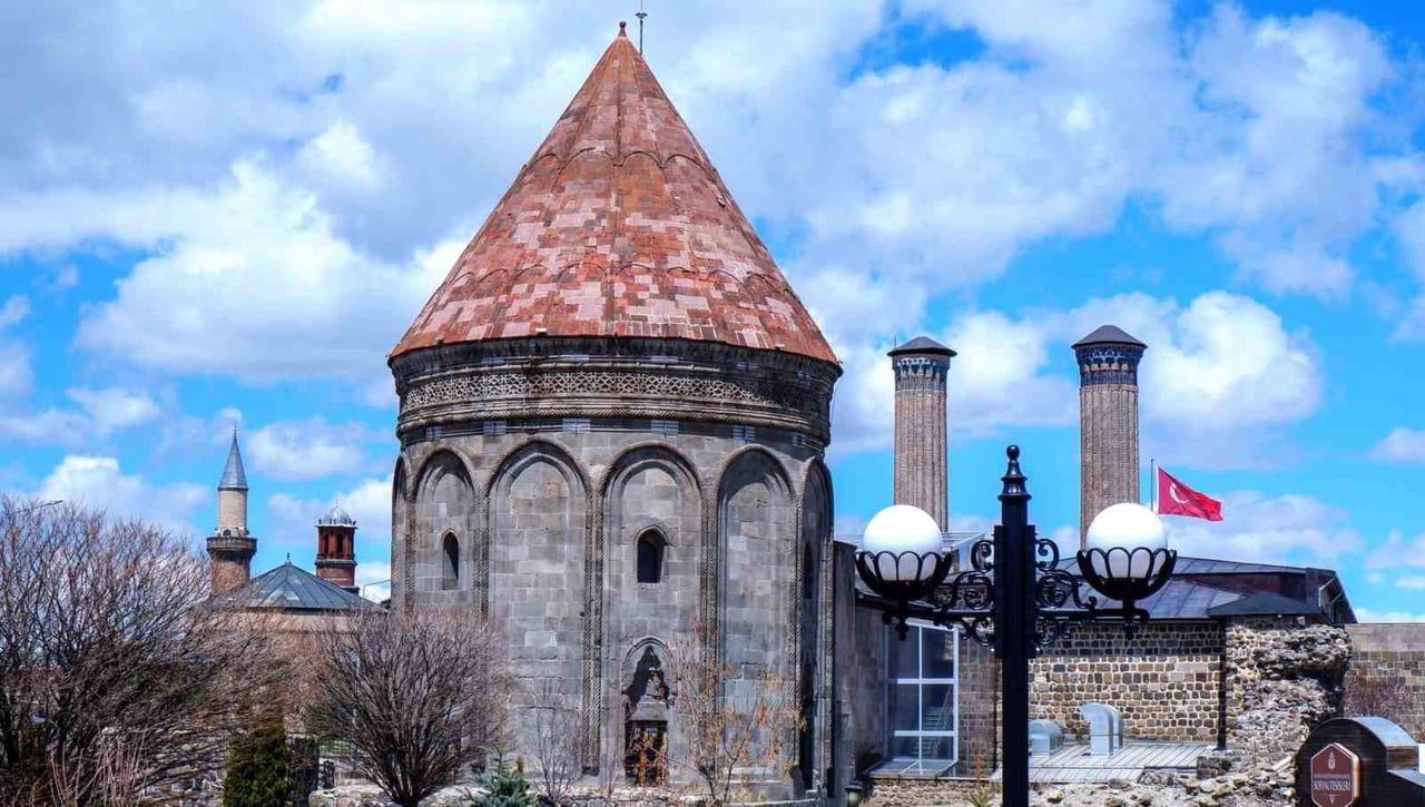 KÜLTÜR VE TURİZM BAKANLIĞI'NIN 2026 YILI İLK ALTI AYLIK VERİLERİNE GÖRE, ERZURUM'DA KÜLTÜR...