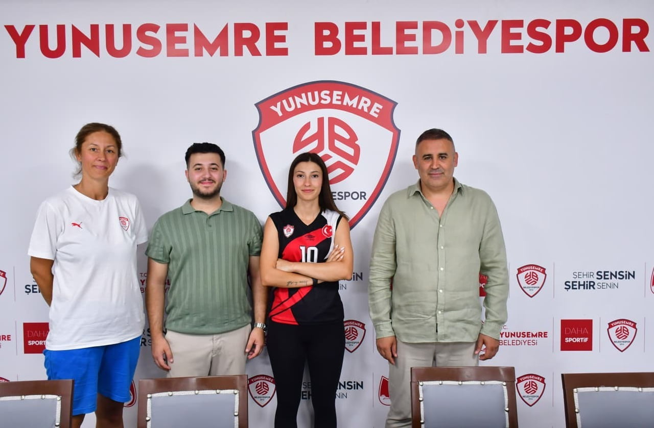 KULÜP BİNASINDA GERÇEKLEŞTİRİLEN İMZA TÖRENİNE YUNUSEMRE BELEDİYESPOR BAŞKANI BÜLENT KANİK...